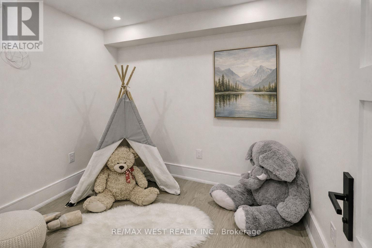 94 Lake Crescent, Toronto (Mimico), Ontario  M8V 1W1 - Photo 17 - W12819144