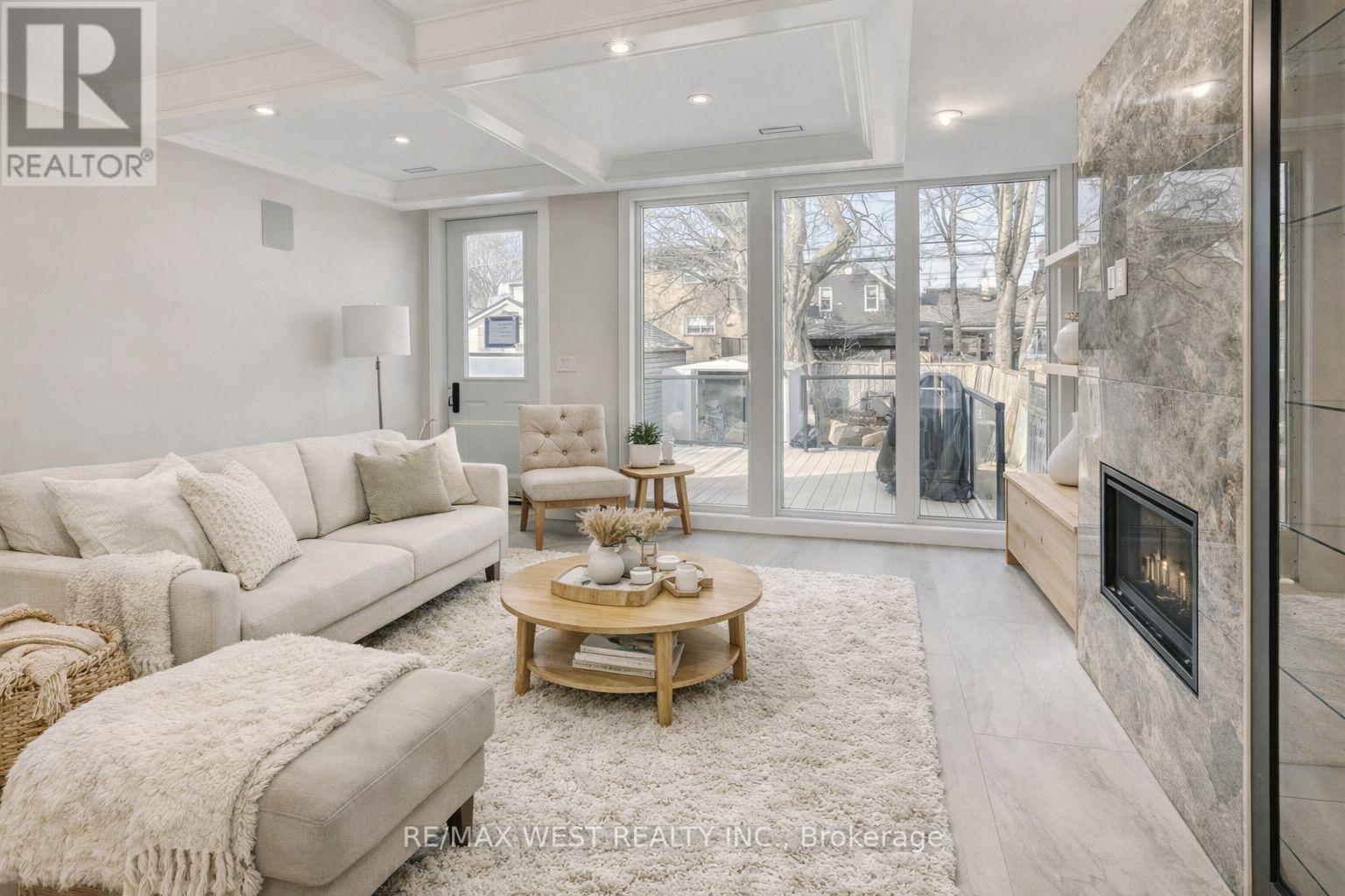 94 Lake Crescent, Toronto (Mimico), Ontario  M8V 1W1 - Photo 7 - W12819144