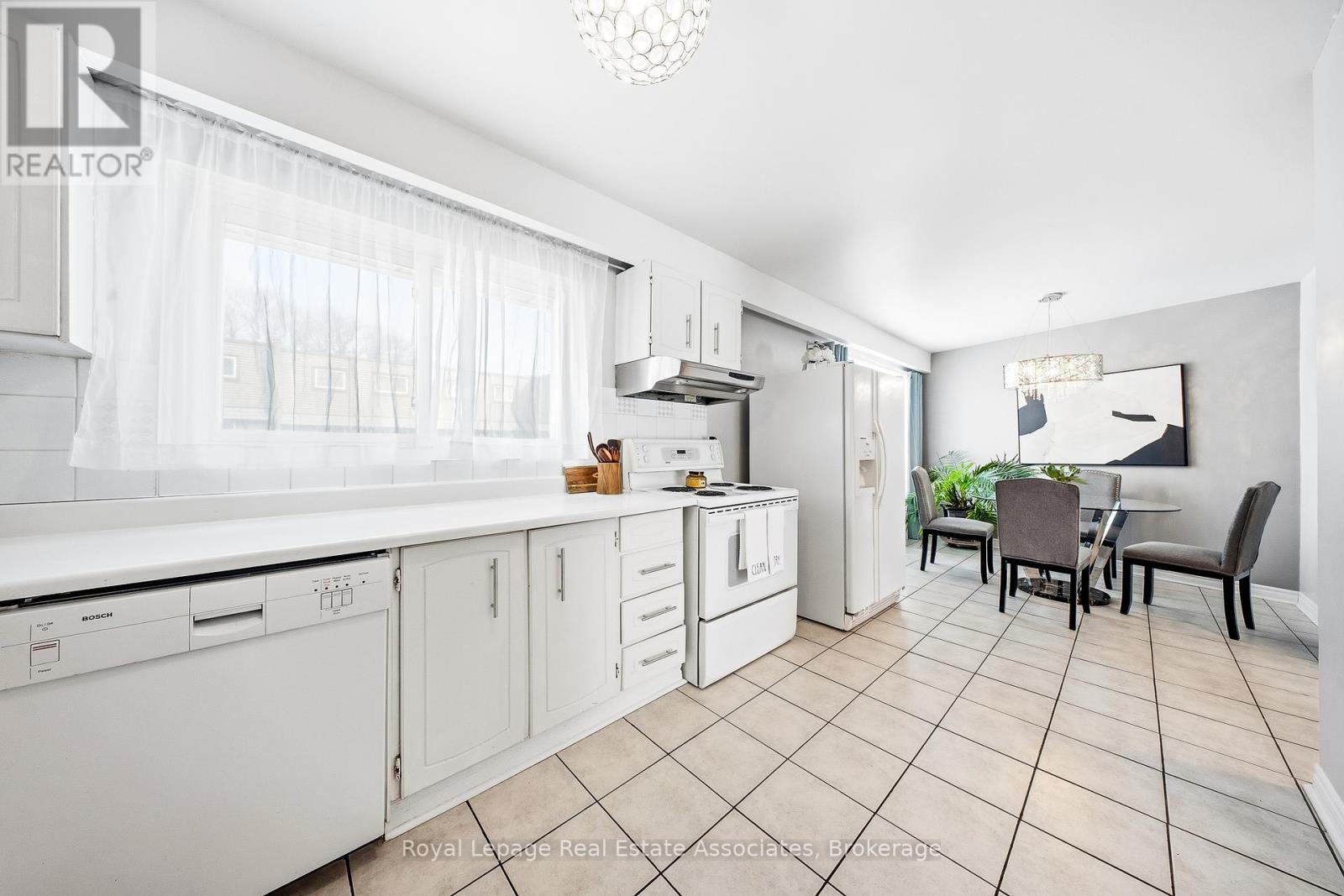 111 - 2315 Bromsgrove Road, Mississauga, Ontario  L5J 4A6 - Photo 11 - W12819170