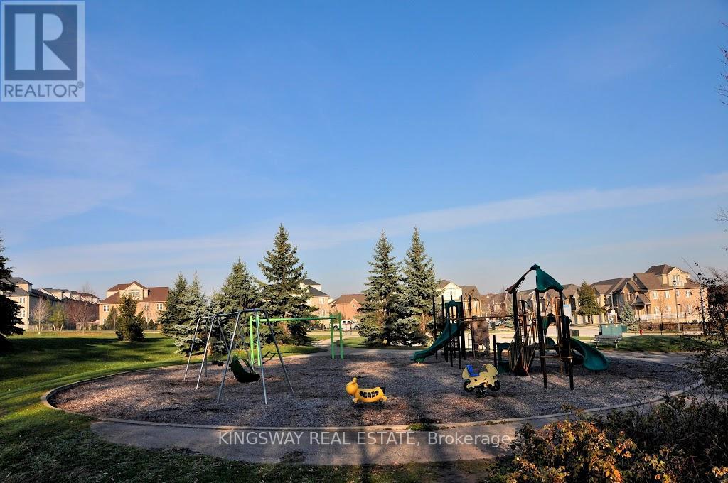5468 Palmerston Acres, Mississauga, Ontario  L5M 5Z8 - Photo 25 - W12819196