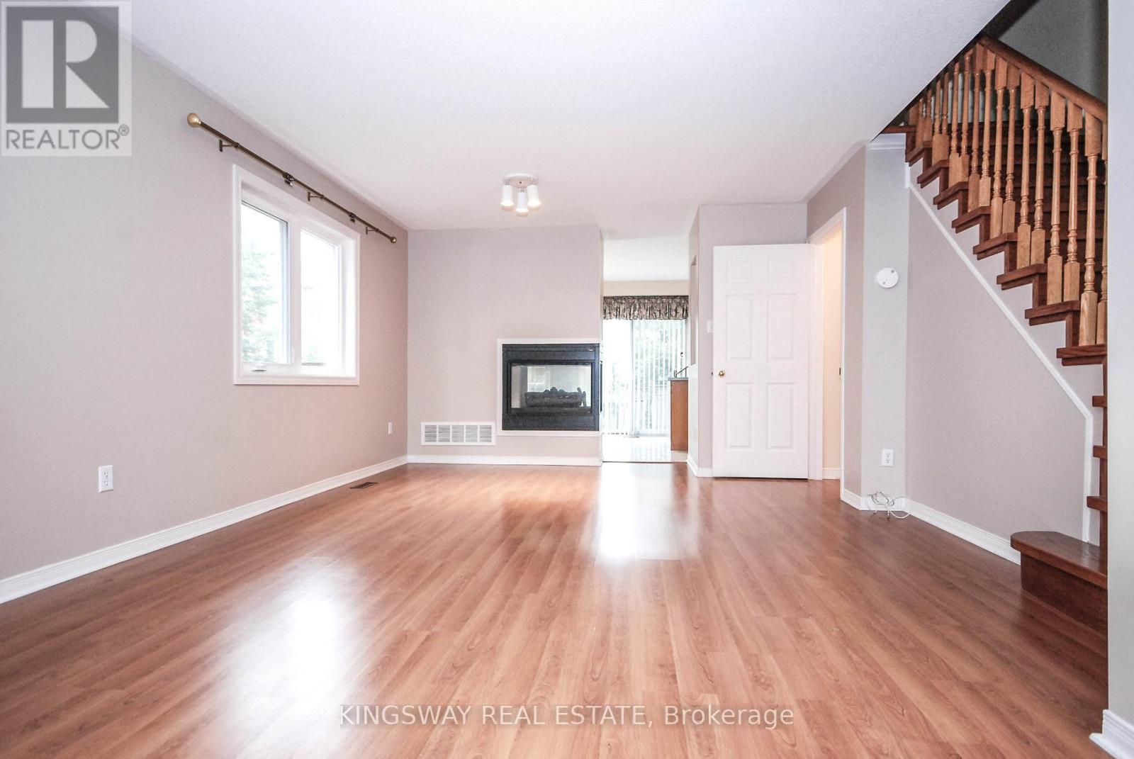 5468 Palmerston Acres, Mississauga, Ontario  L5M 5Z8 - Photo 4 - W12819196