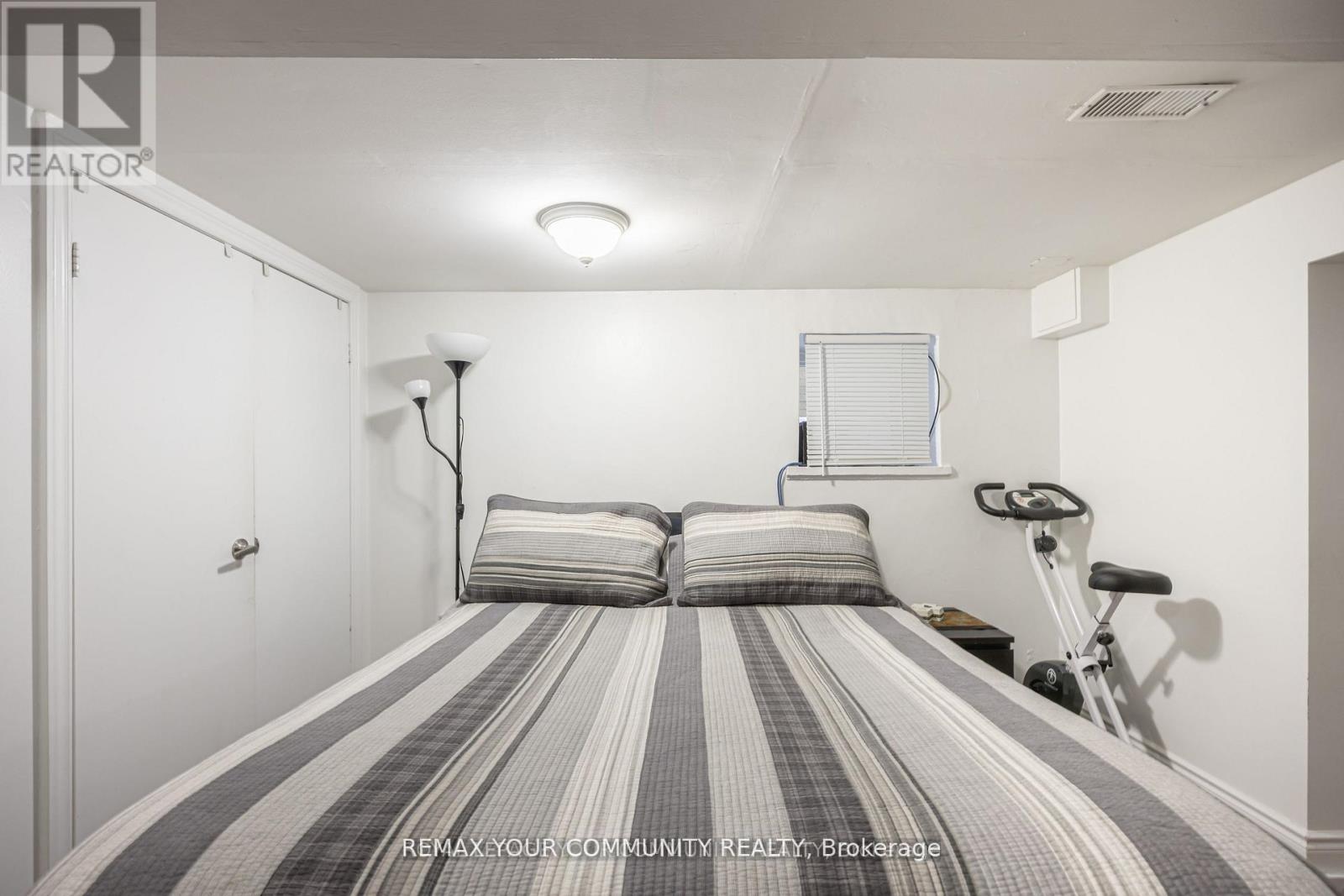 Basement - 154 Day Avenue, Toronto (Caledonia-Fairbank), Ontario  M6E 3W3 - Photo 13 - W12819300