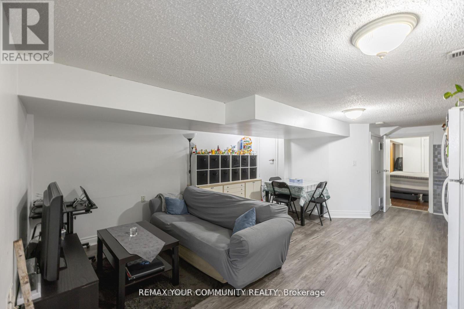 Basement - 154 Day Avenue, Toronto (Caledonia-Fairbank), Ontario  M6E 3W3 - Photo 4 - W12819300