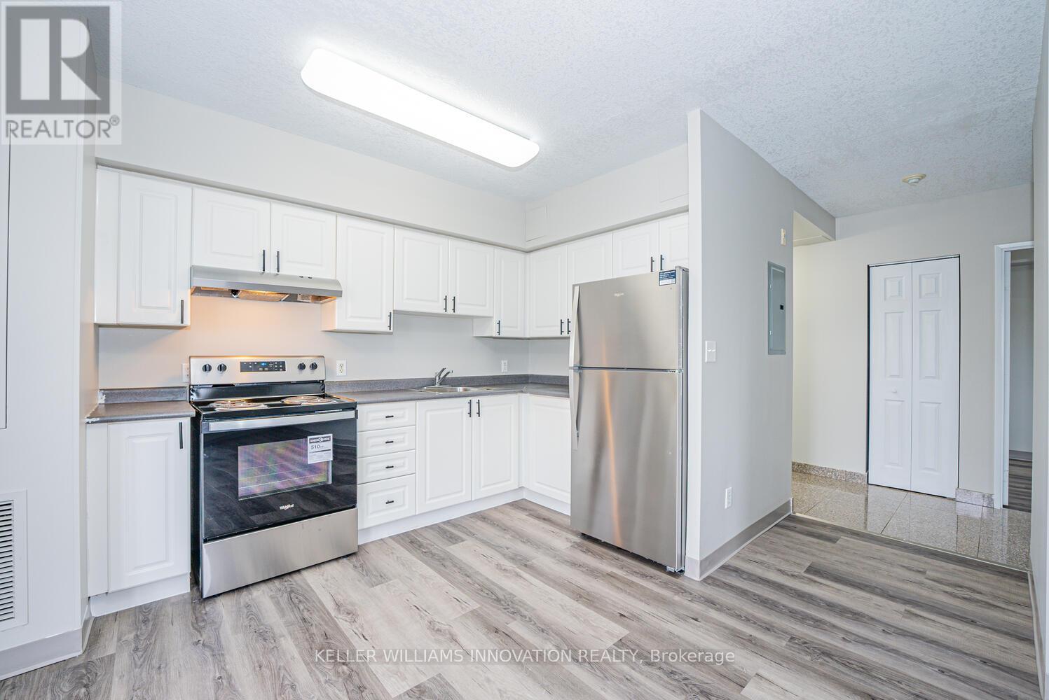 803 - 274 Erb Street W, Waterloo, Ontario  N2L 1W2 - Photo 3 - X12819372