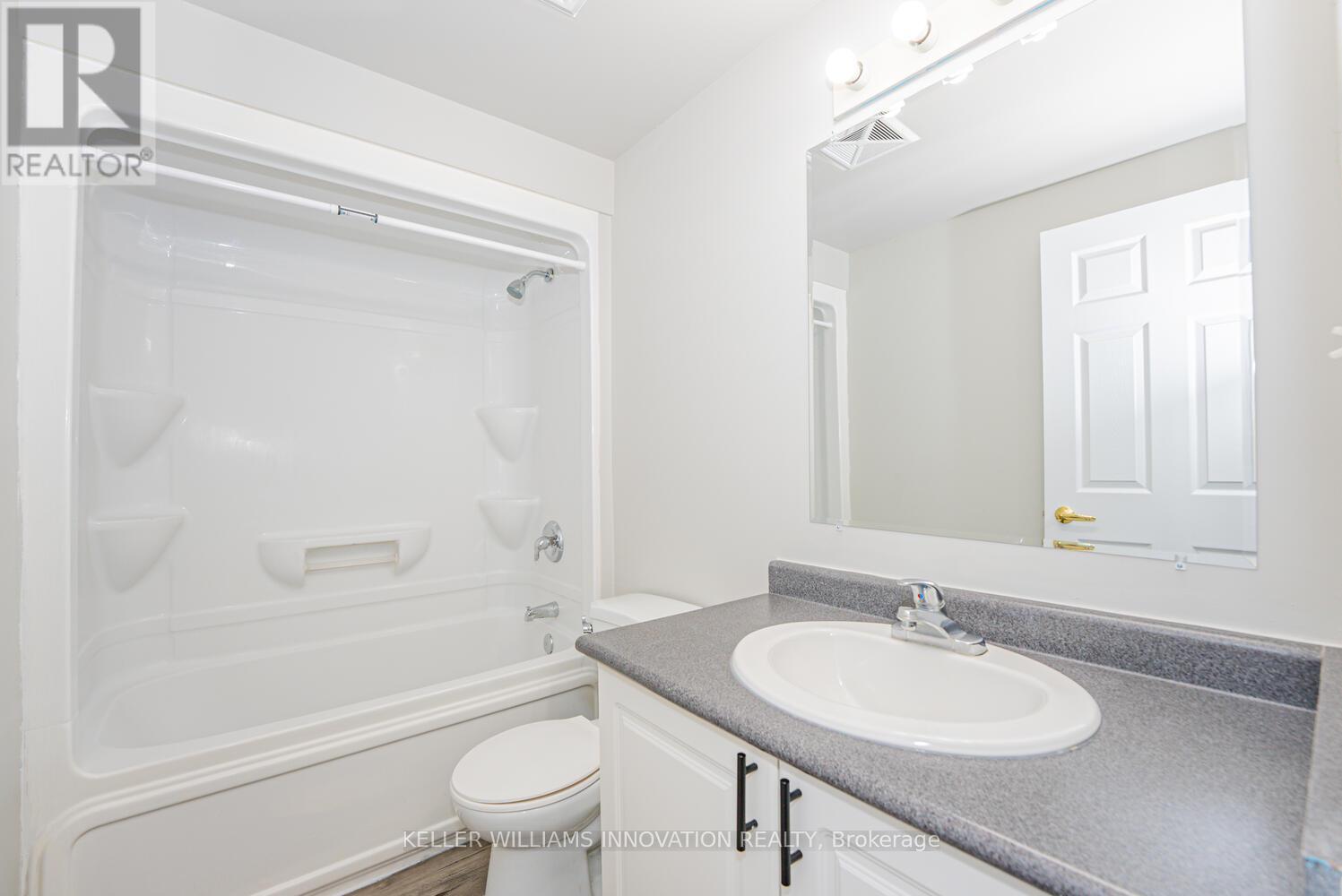 803 - 274 Erb Street W, Waterloo, Ontario  N2L 1W2 - Photo 4 - X12819372