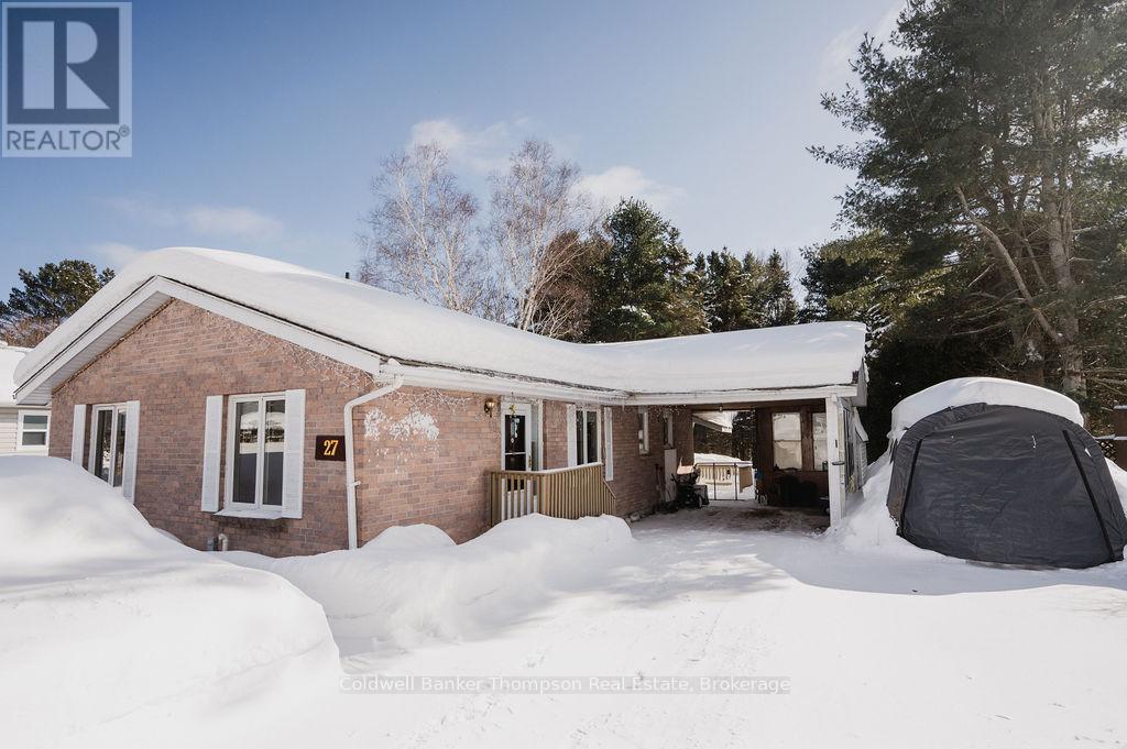 <div class="slider-price">$439,900</div><p>27 Queen Street, Sundridge, Ontario</p>