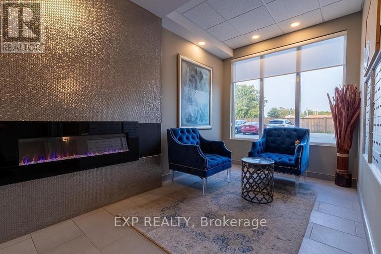 402 - 6289 Mcleod Road, Niagara Falls (Arad/fallsview), Ontario  L2G 3E9 - Photo 2 - X12819464