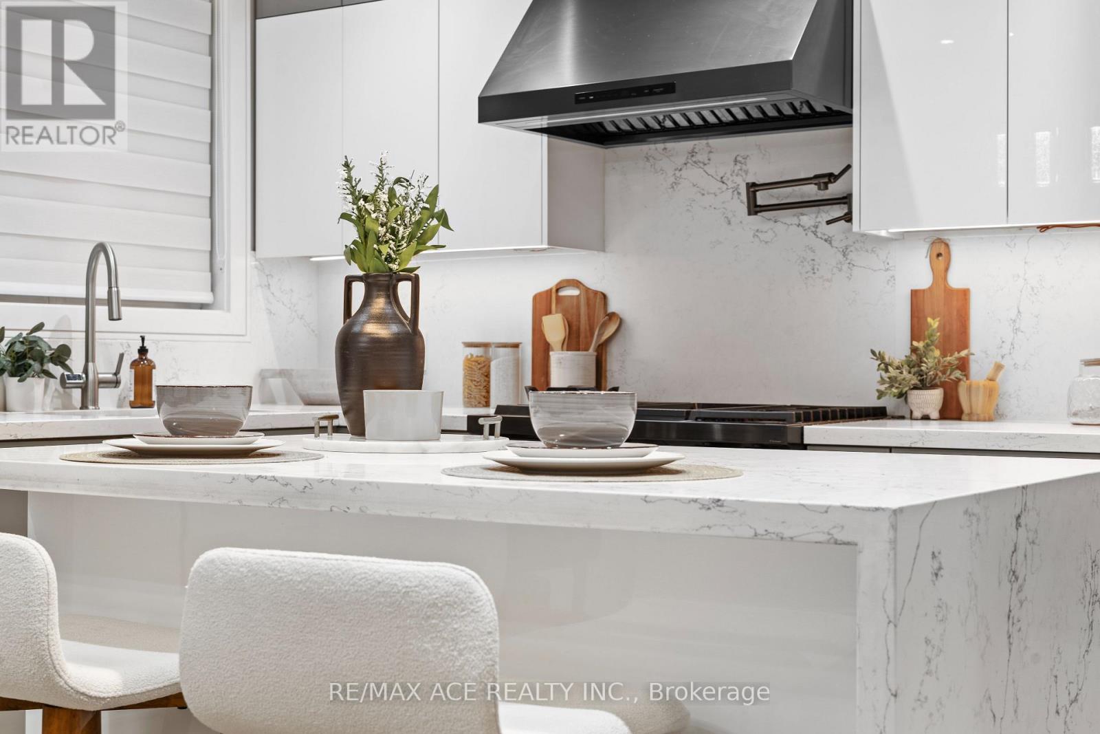 10a Benson Avenue W, Mississauga, Ontario  L5H 2P2 - Photo 43 - W12525260