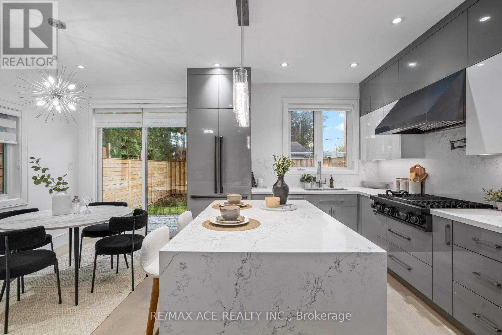 10a Benson Avenue, Mississauga, Ontario  L5H 2P2 - Photo 7 - W12782916