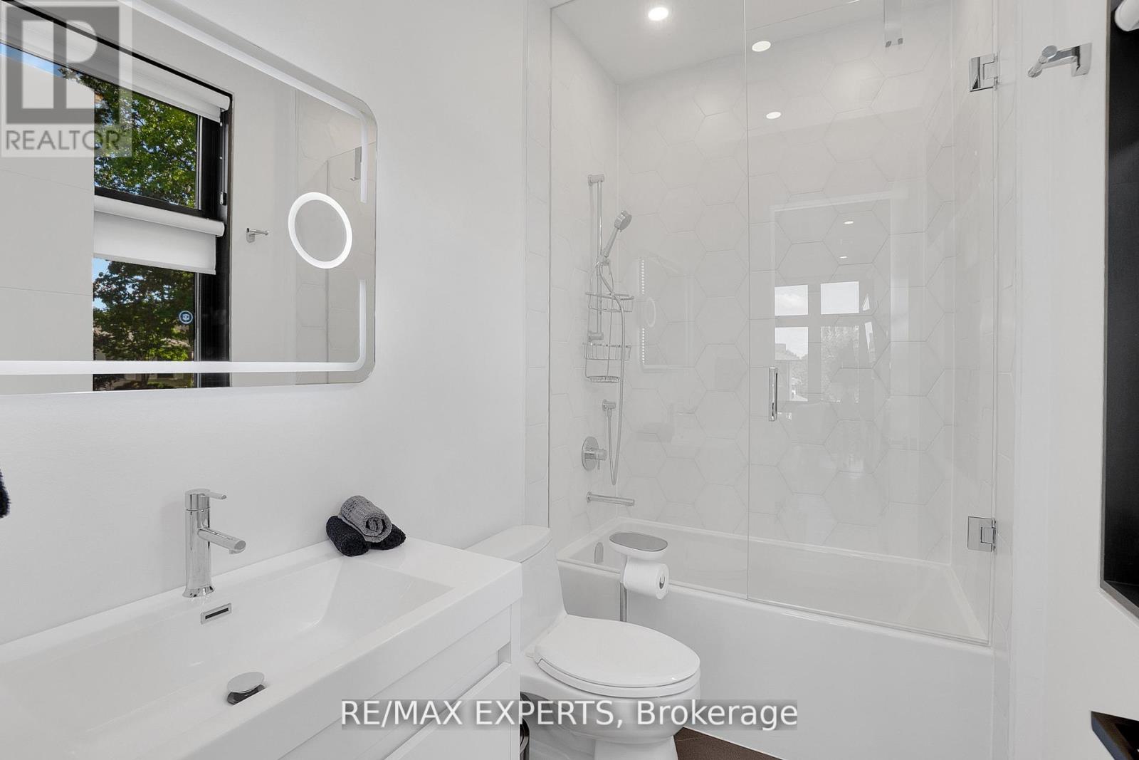 7 Woodvalley Drive, Toronto, Ontario  M9A 4H2 - Photo 25 - W12818656