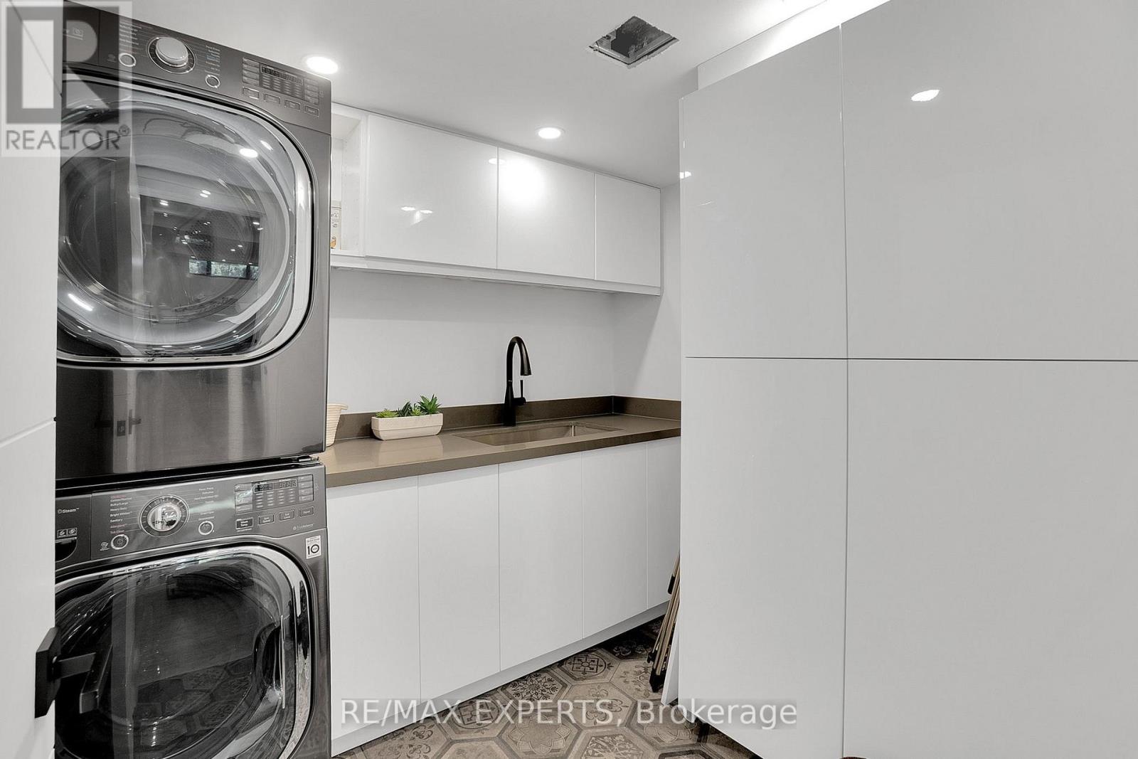 7 Woodvalley Drive, Toronto, Ontario  M9A 4H2 - Photo 37 - W12818656