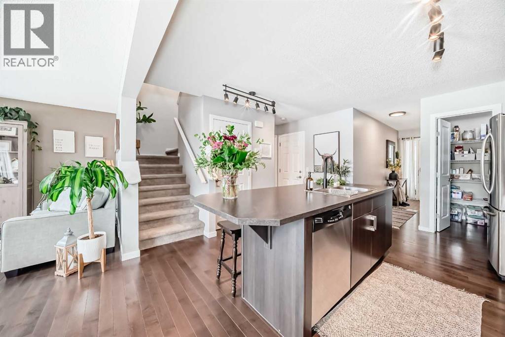 117 Sunset Common, Cochrane, Alberta  T4C 0M1 - Photo 6 - A2288267