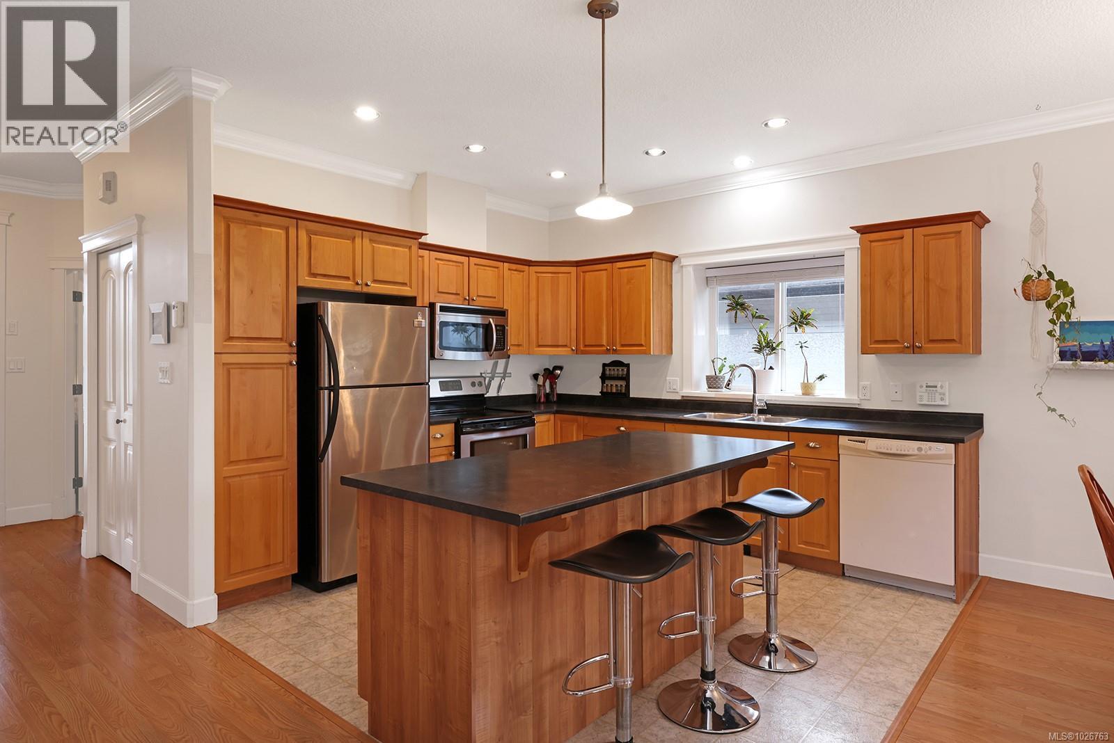 3311 Eighth St, Cumberland, British Columbia  V0R 1S0 - Photo 11 - 1026763