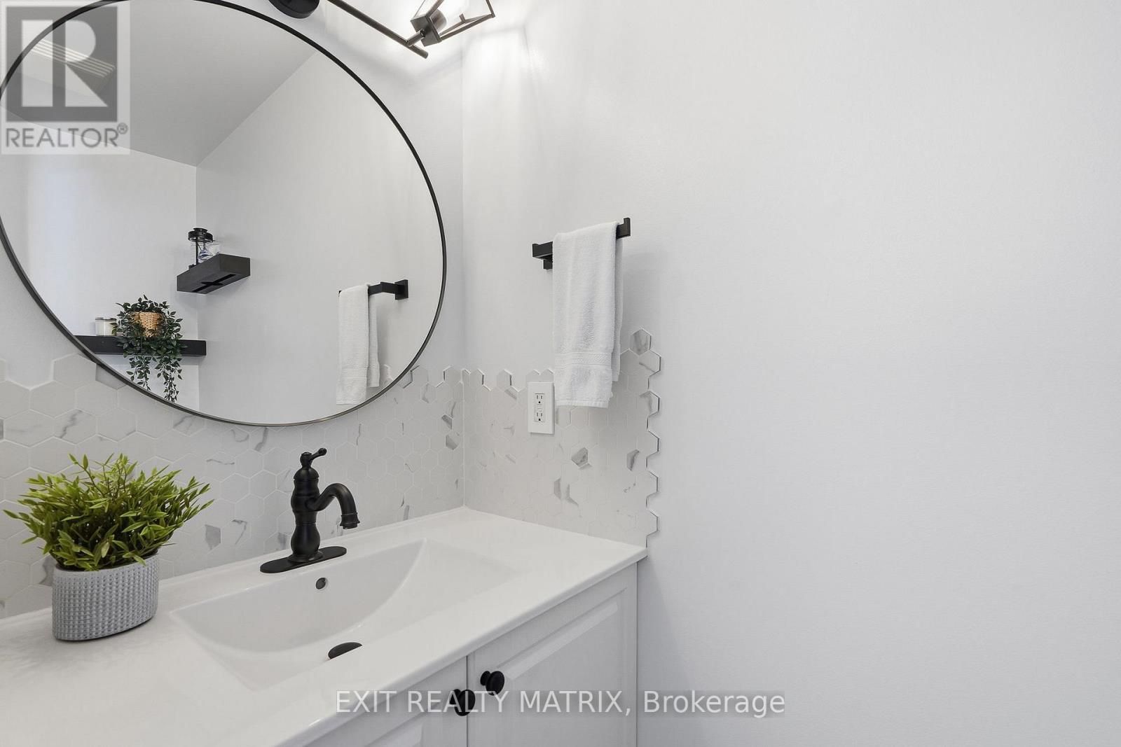 19 Dignard Street, Russell, Ontario  K0A 1W1 - Photo 4 - X12819446