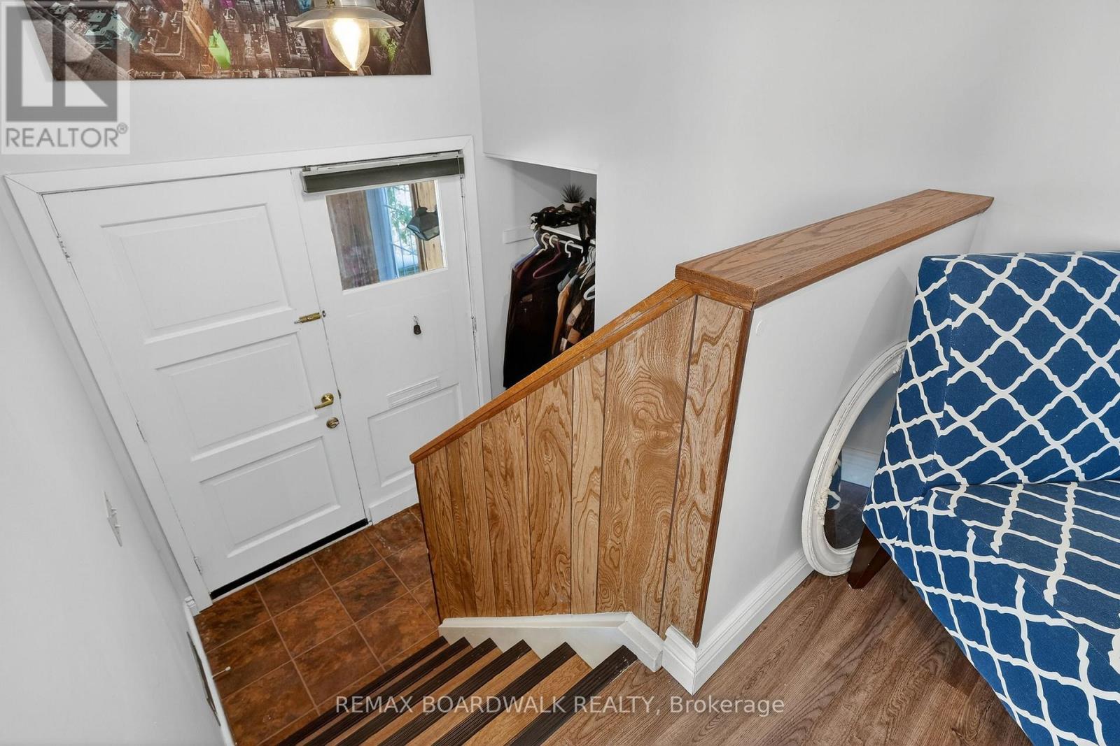 8 Oberon Street, Ottawa, Ontario  K2H 7X7 - Photo 3 - X12819468