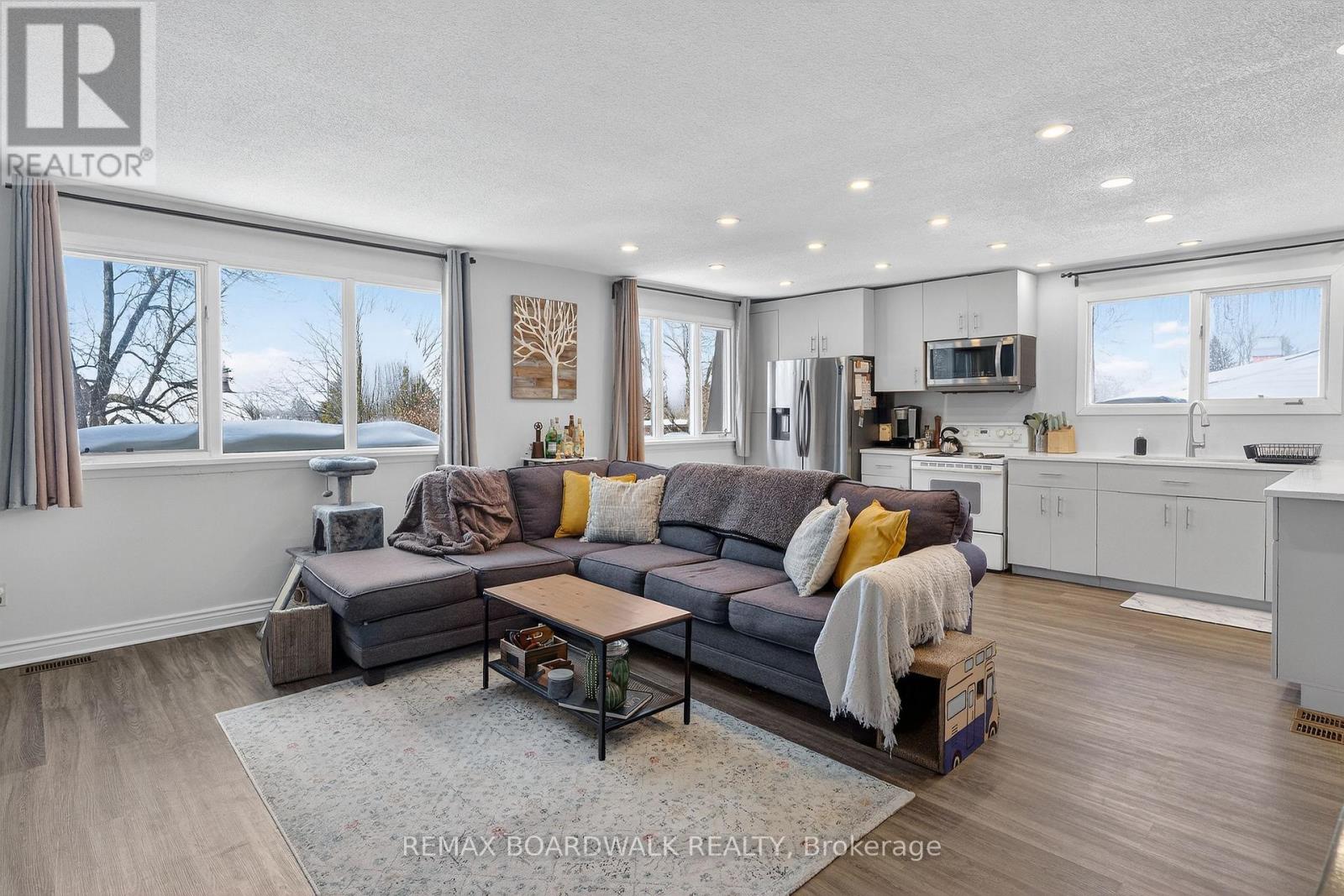 8 Oberon Street, Ottawa, Ontario  K2H 7X7 - Photo 6 - X12819468