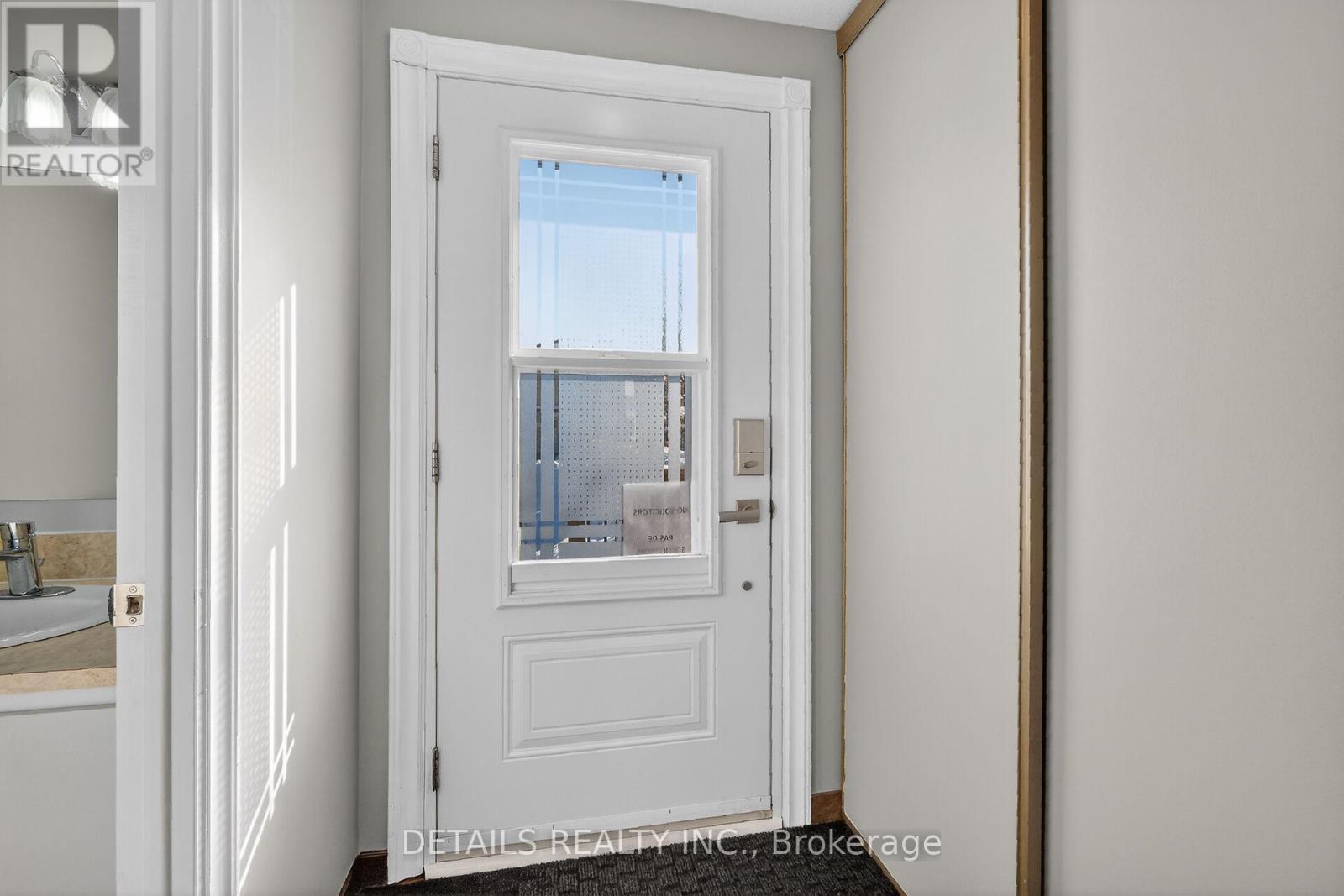 1029 Avignon Court, Ottawa, Ontario  K1C 2N4 - Photo 3 - X12819486