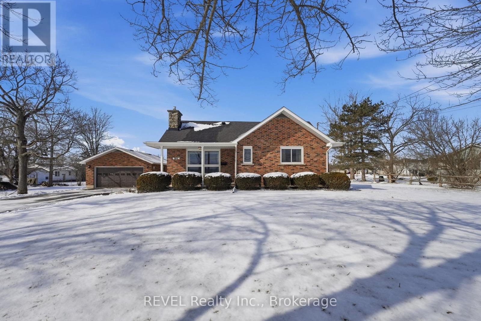 1085 Spears Road, Fort Erie, Ontario  L2A 4N2 - Photo 3 - X12819376