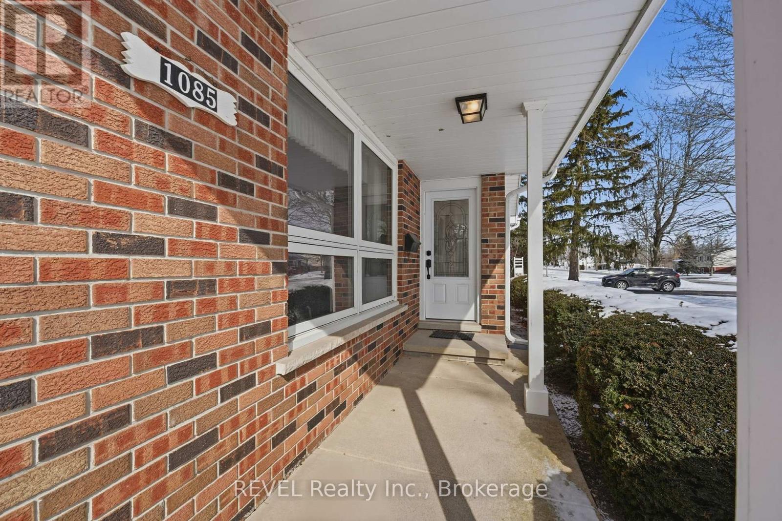 1085 Spears Road, Fort Erie, Ontario  L2A 4N2 - Photo 5 - X12819376