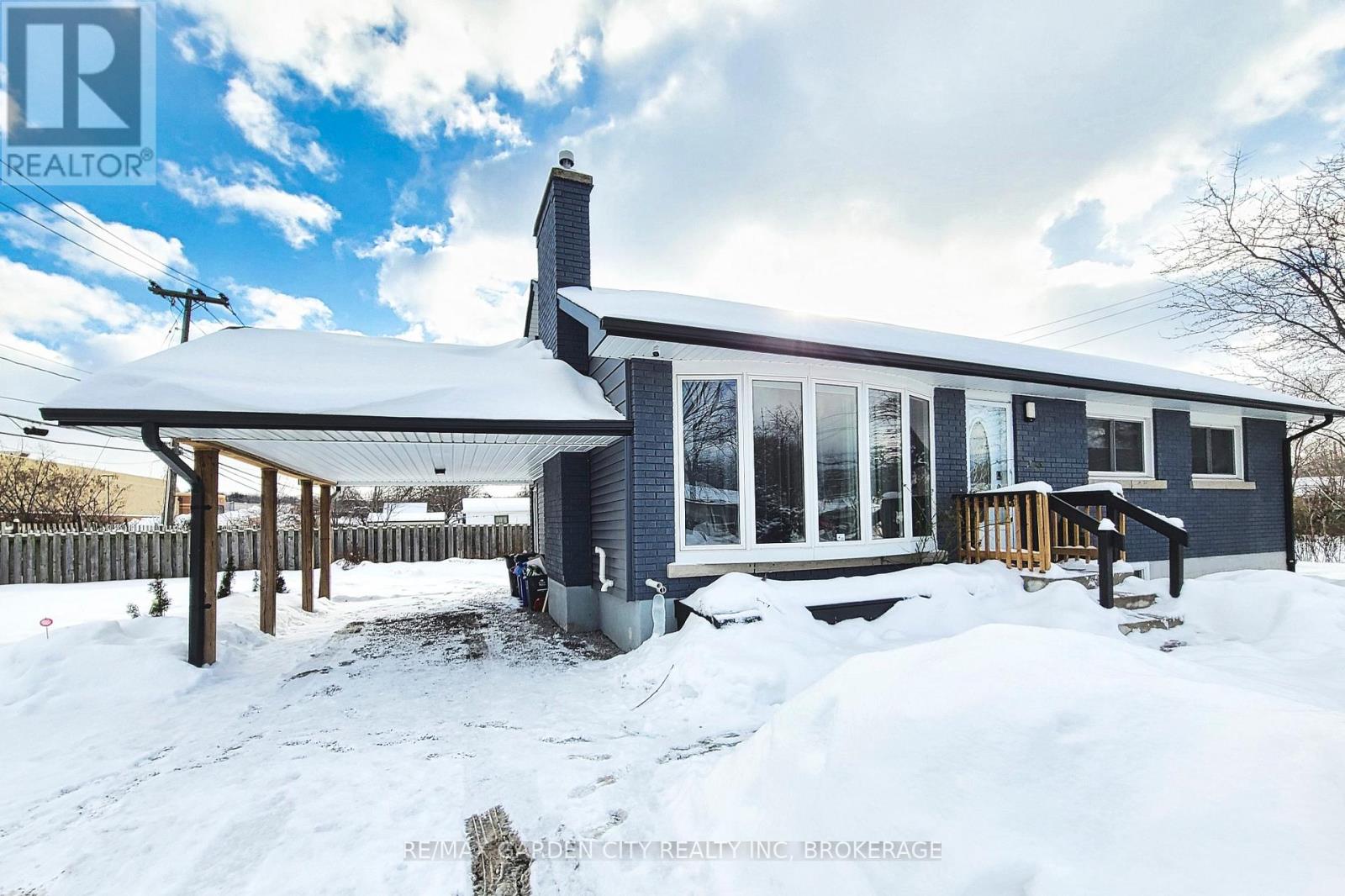 Main Floor - 59 Jacobson Avenue, St. Catharines (Glendale/glenridge), Ontario  L2T 3A2 - Photo 2 - X12819418