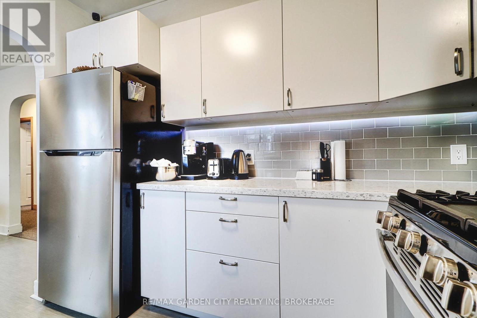 Main Floor - 59 Jacobson Avenue, St. Catharines (Glendale/glenridge), Ontario  L2T 3A2 - Photo 8 - X12819418