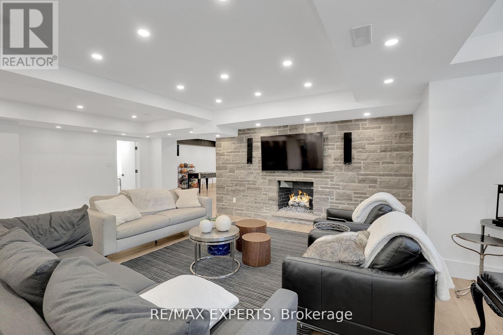 7 Woodvalley Drive, Toronto, Ontario  M9A 4H2 - Photo 31 - W12818656