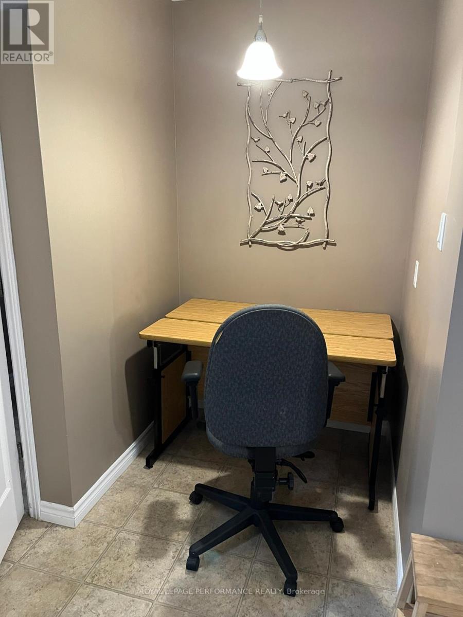 35, 35a And 37 Cloverloft Court, Ottawa, Ontario K2S 1T3 - Photo 7 - X12811134