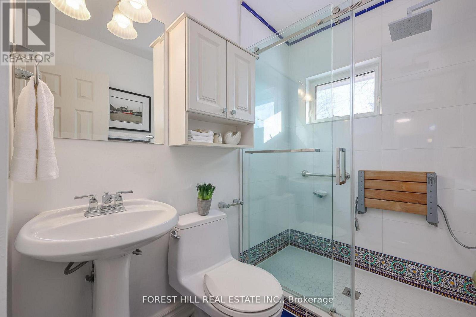 33 Glengarry Avenue, Toronto, Ontario  M5M 1C8 - Photo 18 - C12819394