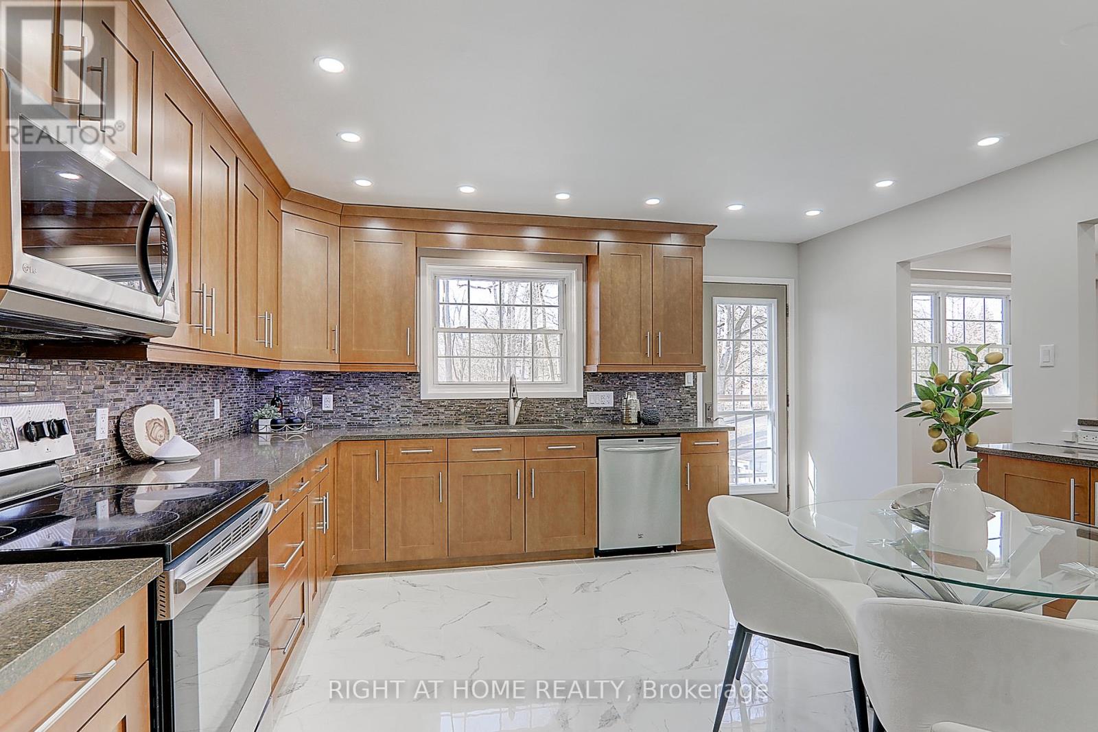 36 Bobmar Road, Toronto (Highland Creek), Ontario  M1C 1C9 - Photo 12 - E12819442