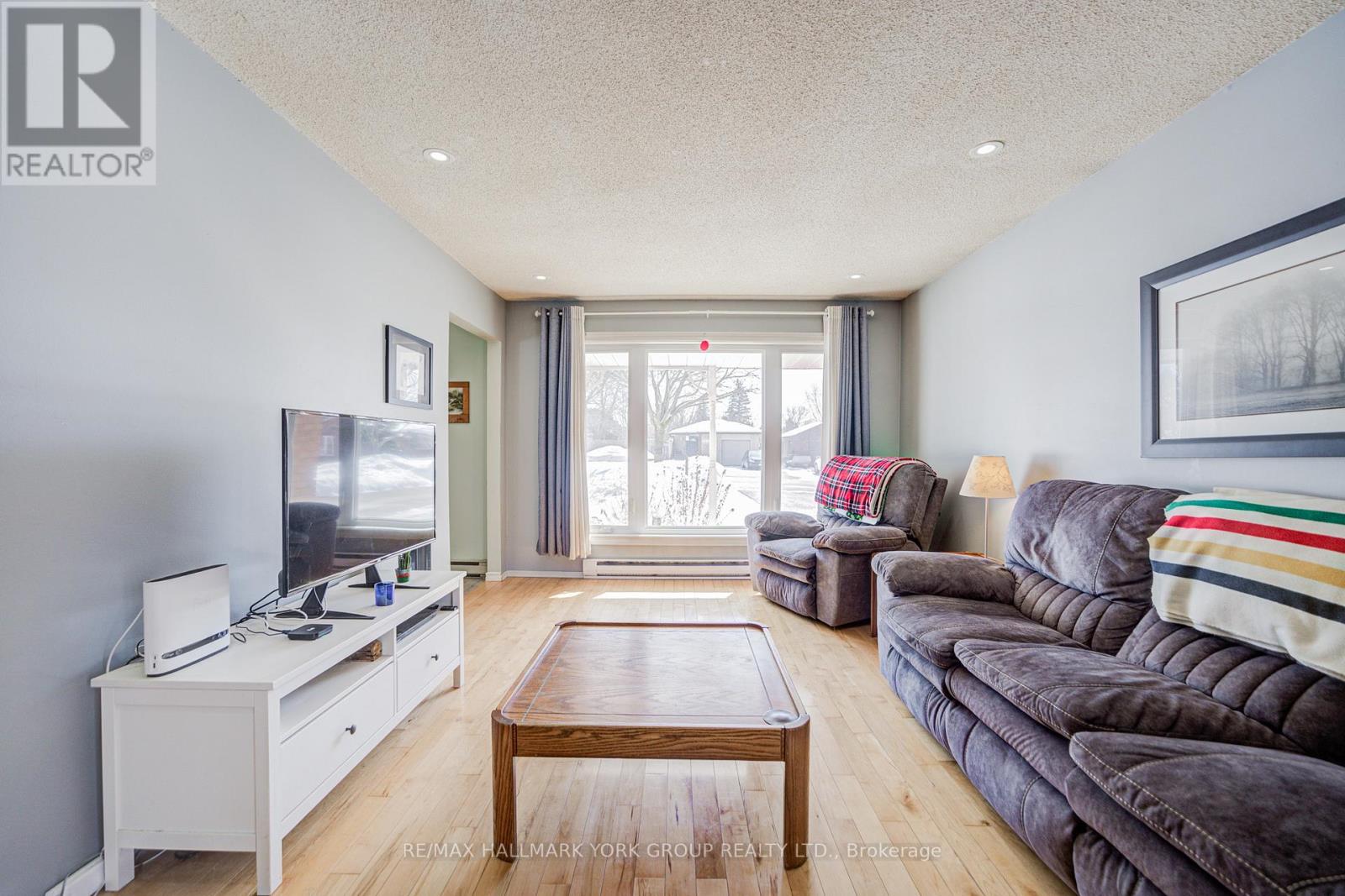 184 Olive Street, East Gwillimbury, Ontario  L9N 1M3 - Photo 4 - N12819380