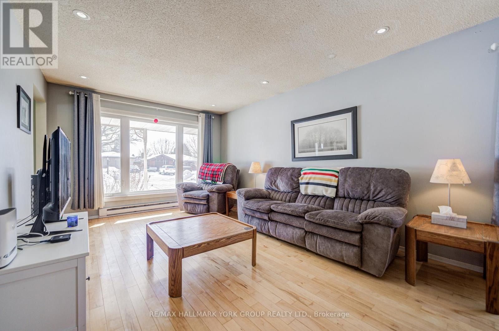 184 Olive Street, East Gwillimbury, Ontario  L9N 1M3 - Photo 6 - N12819380