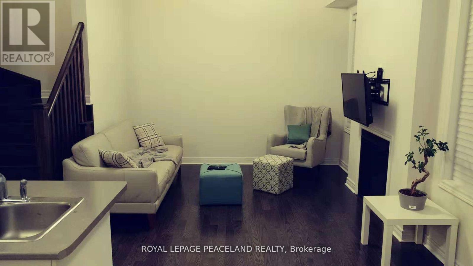 46 Jake Smith Way, Whitchurch-Stouffville (Stouffville), Ontario  L4A 4P8 - Photo 3 - N12819388