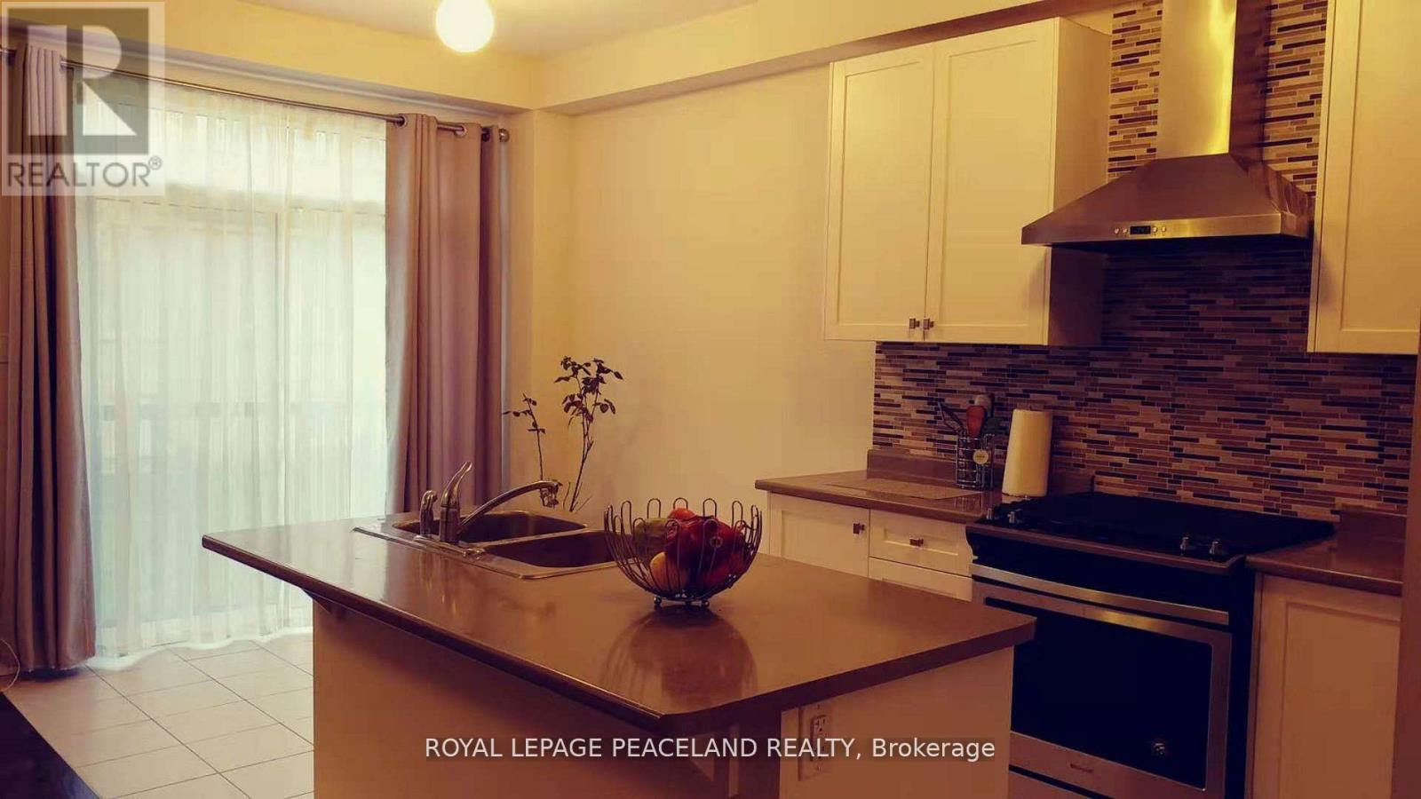 46 Jake Smith Way, Whitchurch-Stouffville (Stouffville), Ontario  L4A 4P8 - Photo 5 - N12819388