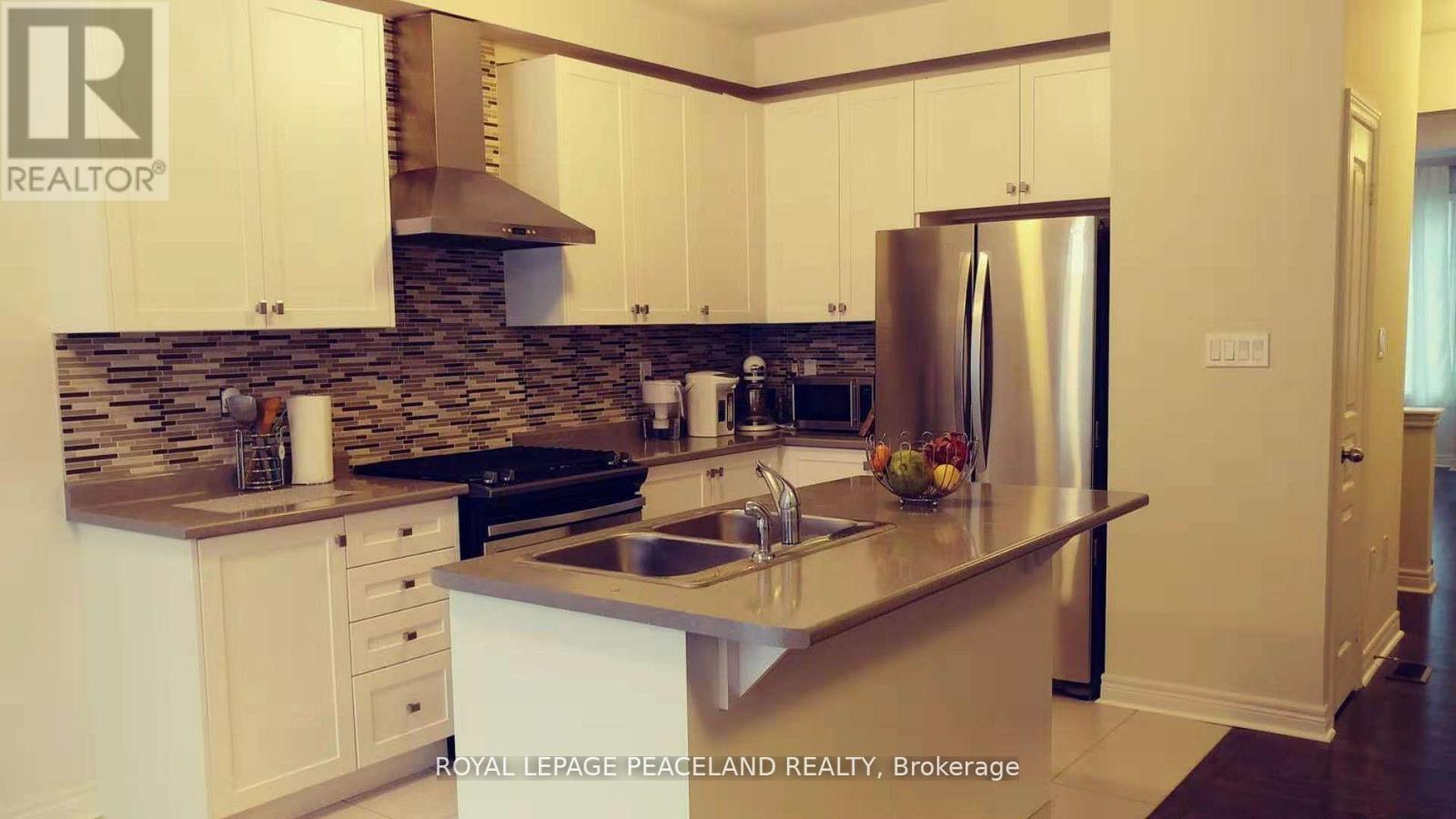 46 Jake Smith Way, Whitchurch-Stouffville (Stouffville), Ontario  L4A 4P8 - Photo 6 - N12819388