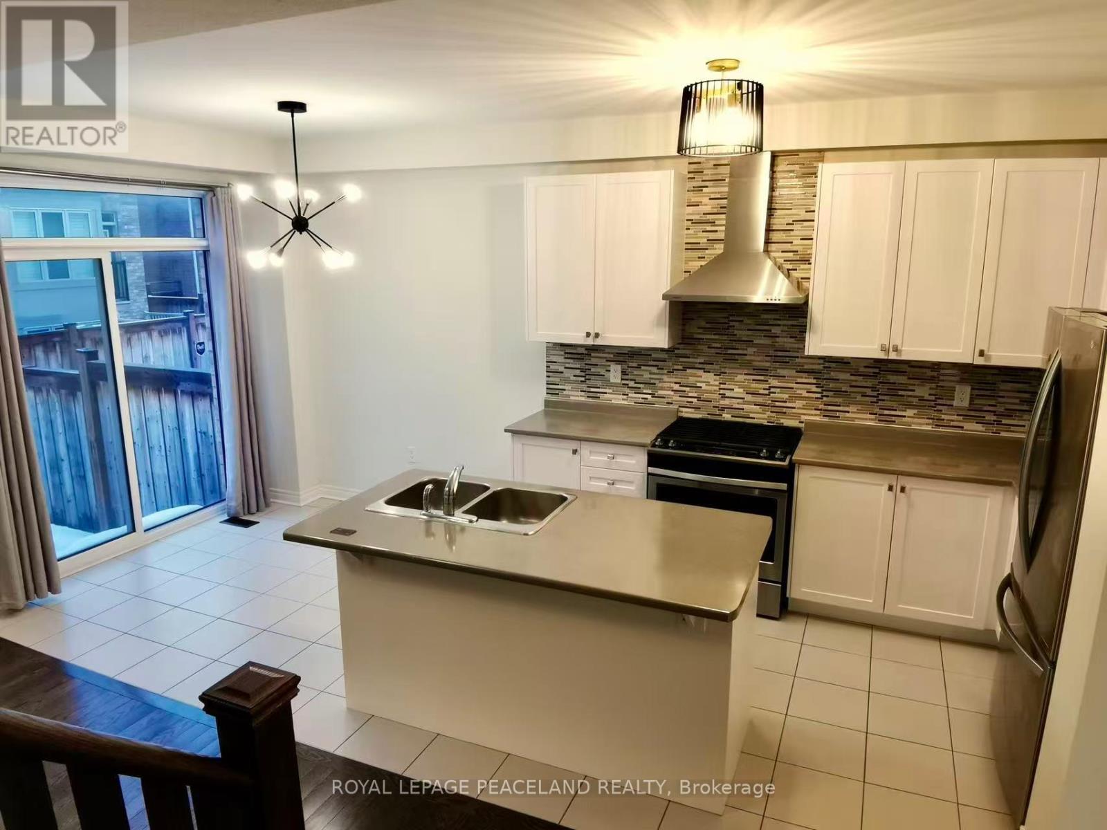 46 Jake Smith Way, Whitchurch-Stouffville (Stouffville), Ontario  L4A 4P8 - Photo 7 - N12819388