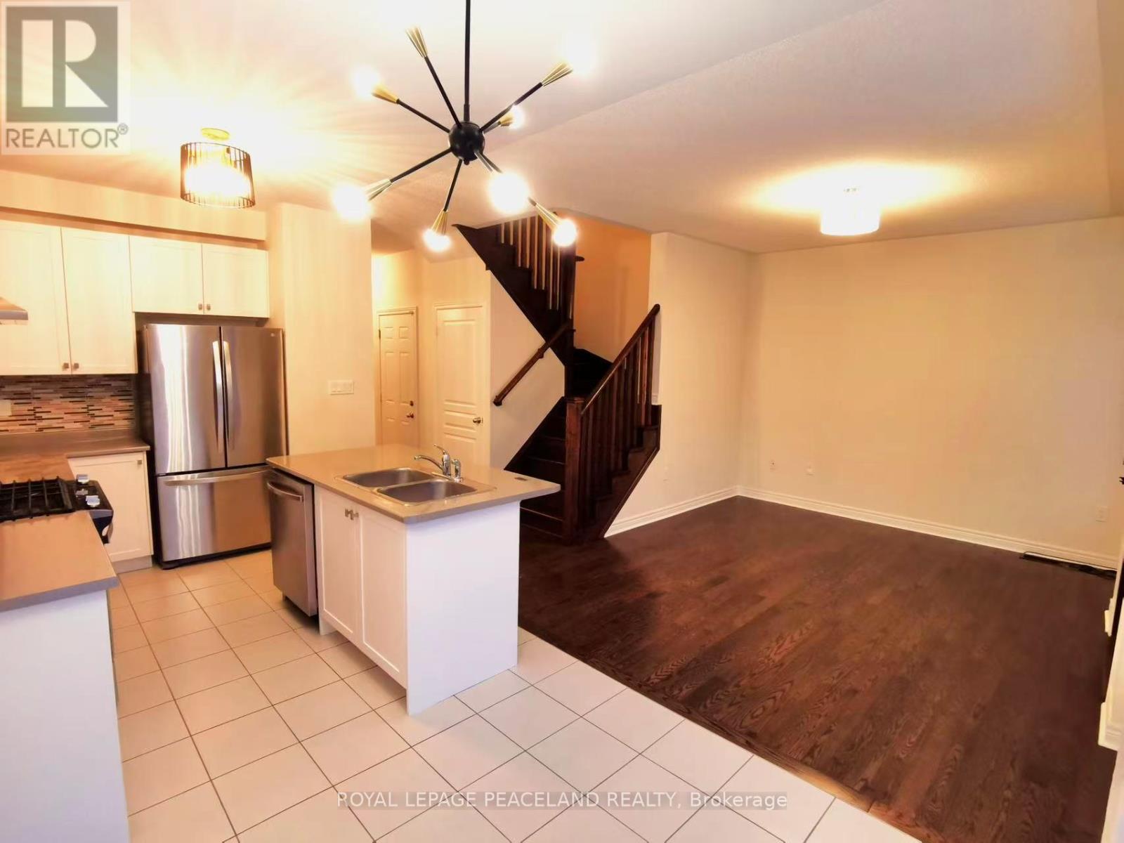 46 Jake Smith Way, Whitchurch-Stouffville (Stouffville), Ontario  L4A 4P8 - Photo 8 - N12819388