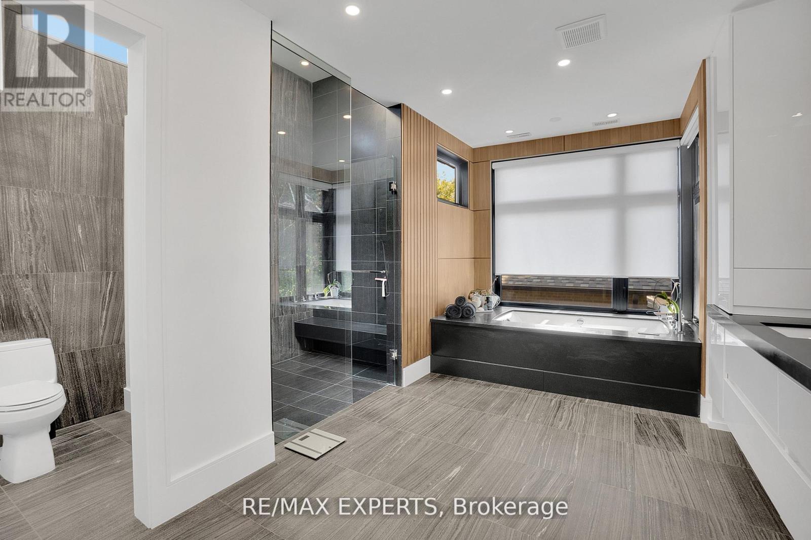 7 Woodvalley Drive, Toronto, Ontario  M9A 4H2 - Photo 19 - W12818656