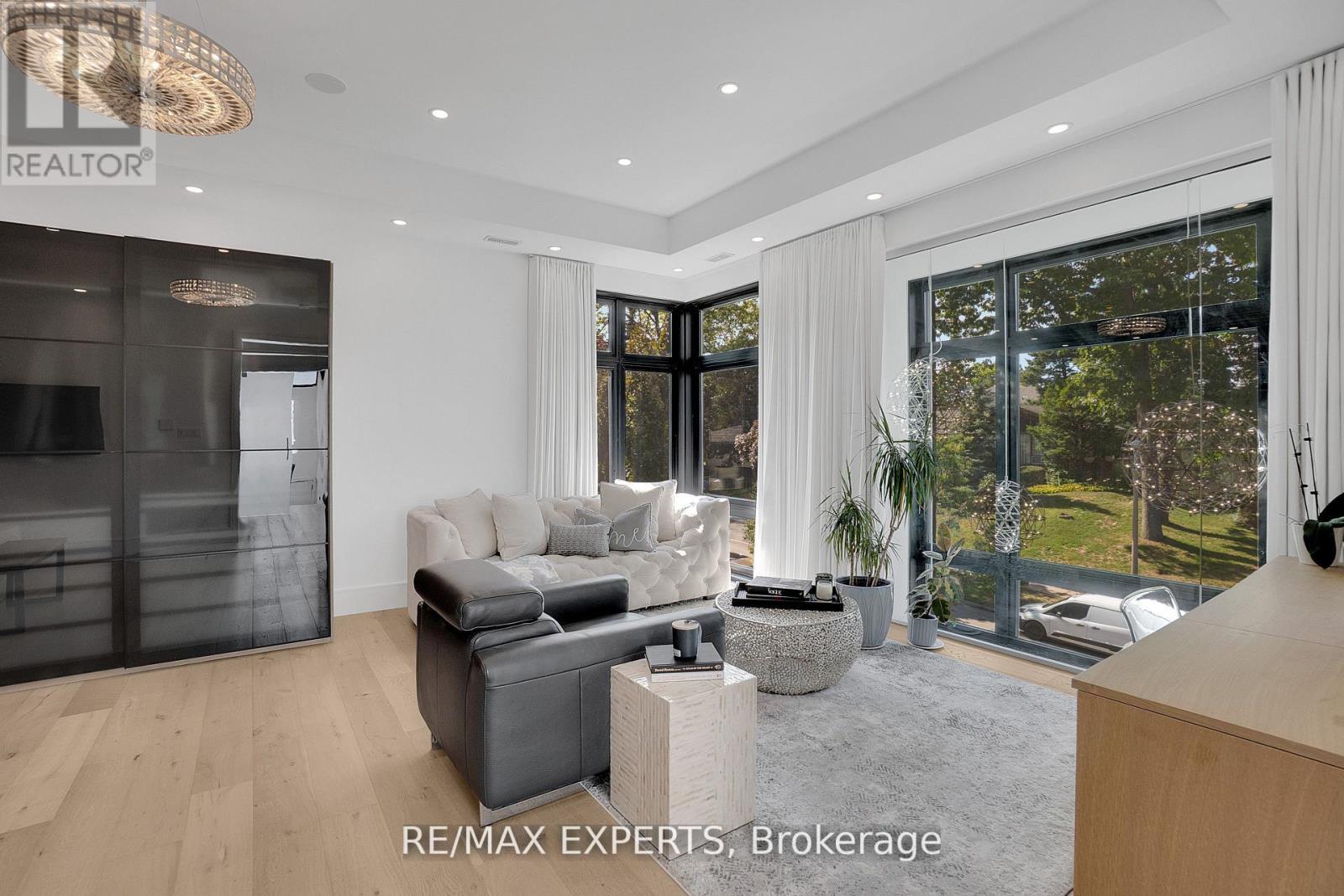 7 Woodvalley Drive, Toronto, Ontario  M9A 4H2 - Photo 17 - W12818656