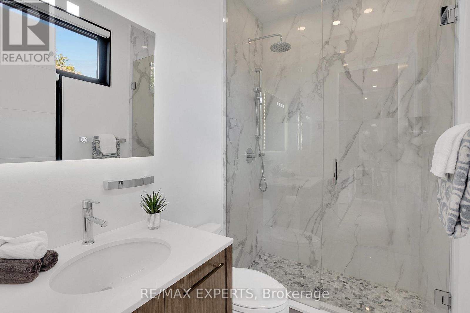 7 Woodvalley Drive, Toronto, Ontario  M9A 4H2 - Photo 27 - W12818656