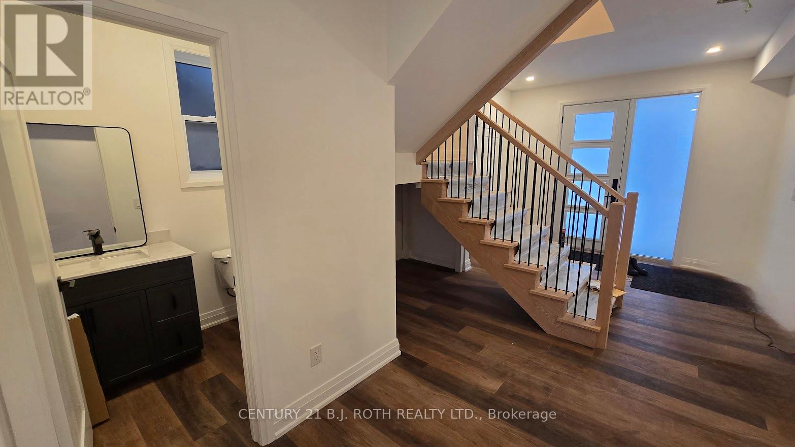 Upper - 44 Calverley Street, Orillia, Ontario  L3V 3T5 - Photo 4 - S12819492