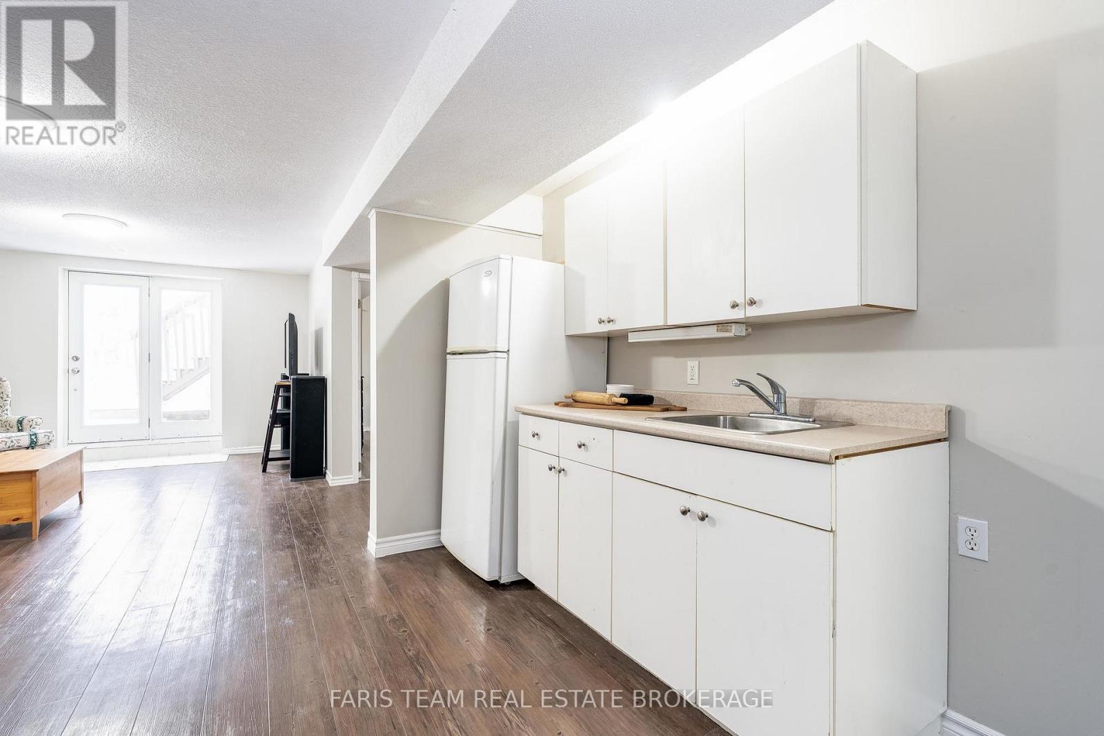 5 Harbour Crescent, Wasaga Beach, Ontario  L9Z 1G4 - Photo 16 - S12819496