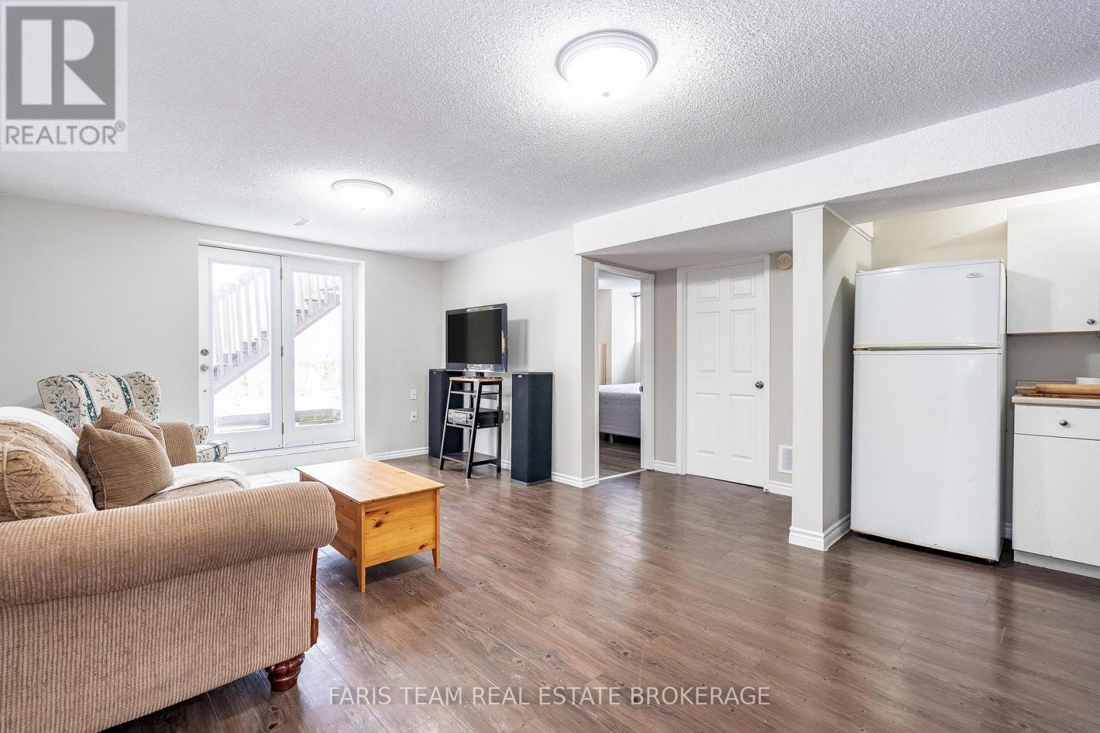 5 Harbour Crescent, Wasaga Beach, Ontario  L9Z 1G4 - Photo 18 - S12819496