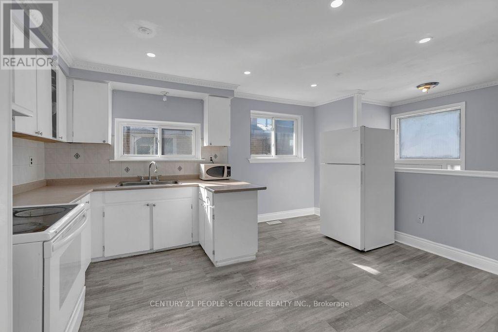 61 Primula Crescent, Toronto, Ontario  M9L 1J9 - Photo 17 - W12819406