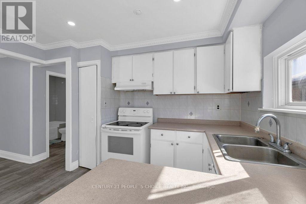 61 Primula Crescent, Toronto, Ontario  M9L 1J9 - Photo 20 - W12819406