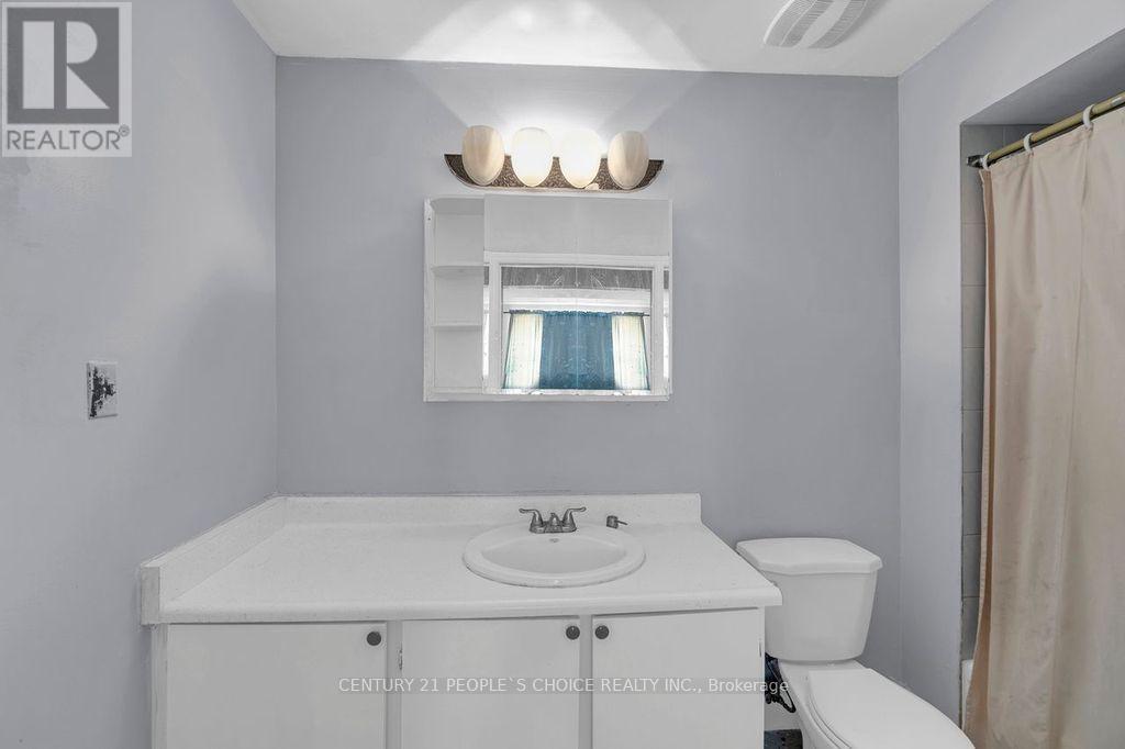 61 Primula Crescent, Toronto, Ontario  M9L 1J9 - Photo 26 - W12819406