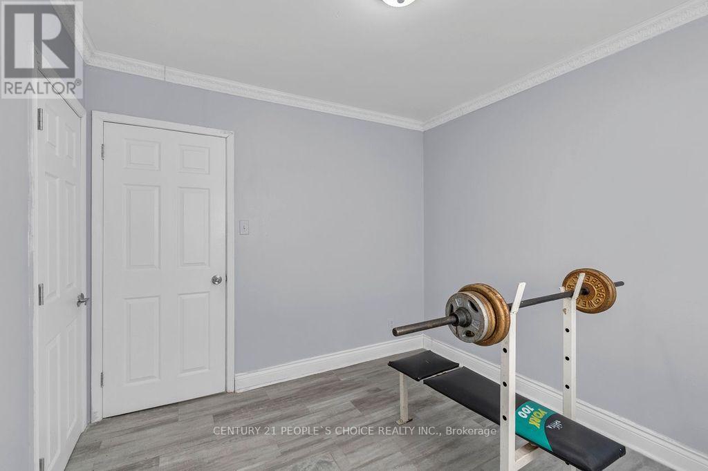 61 Primula Crescent, Toronto, Ontario  M9L 1J9 - Photo 31 - W12819406