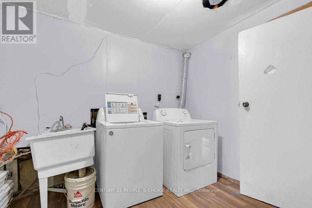 61 Primula Crescent, Toronto, Ontario  M9L 1J9 - Photo 42 - W12819406