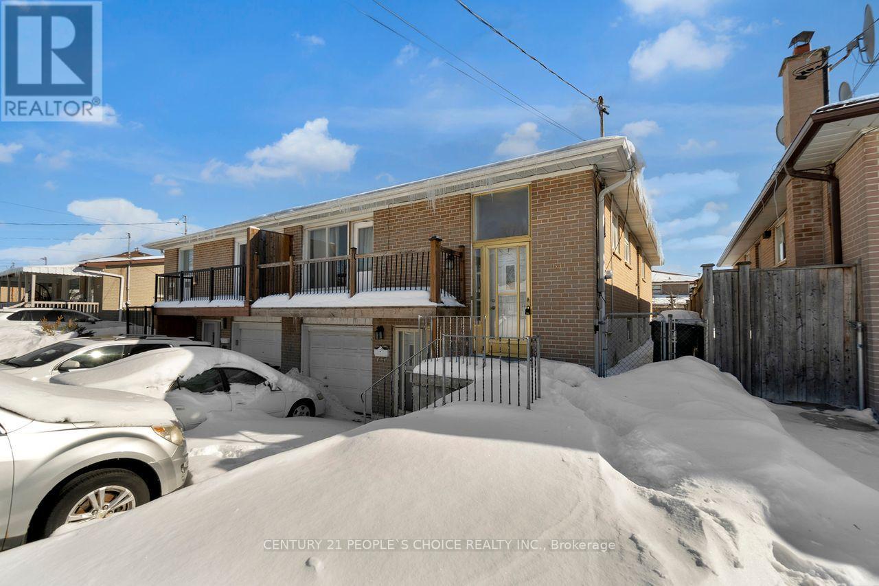 61 Primula Crescent, Toronto, Ontario  M9L 1J9 - Photo 6 - W12819406