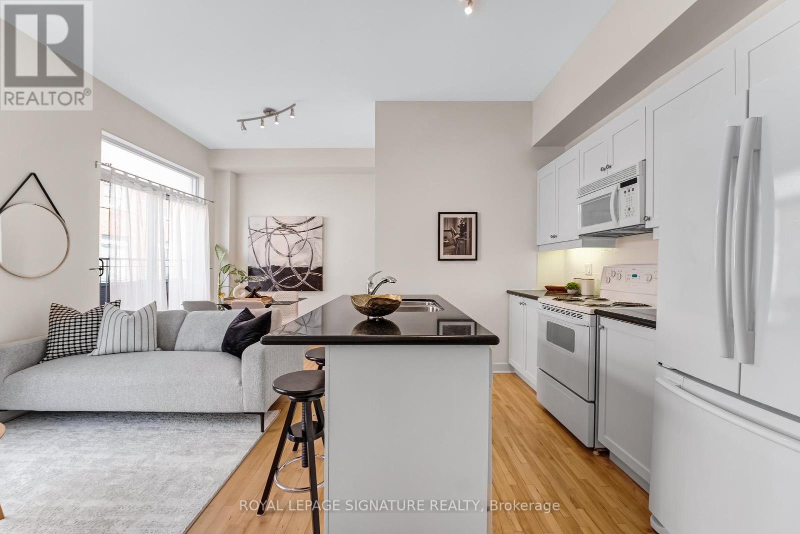 2 - 1398 Bloor Street W, Toronto, Ontario  M6P 4H6 - Photo 10 - W12819478