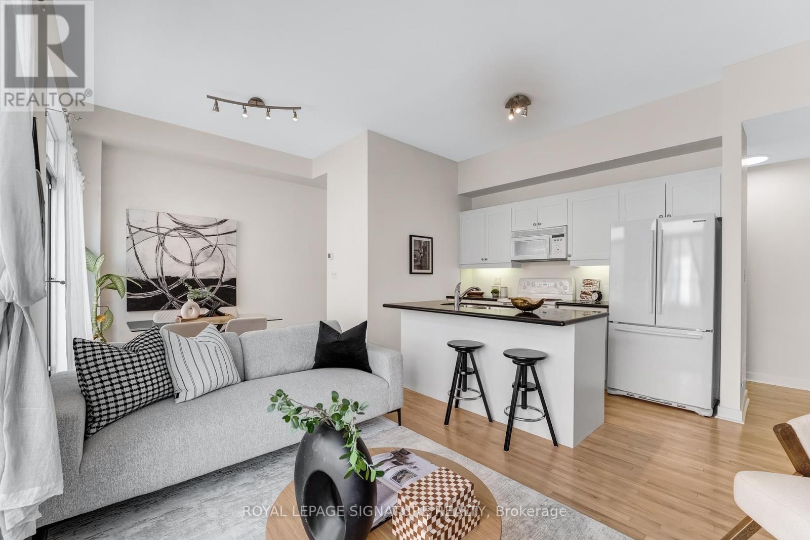 2 - 1398 Bloor Street W, Toronto, Ontario  M6P 4H6 - Photo 2 - W12819478